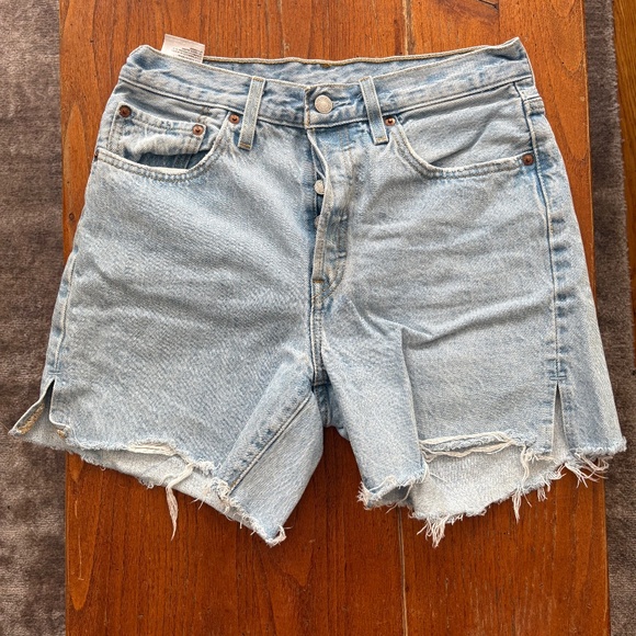 Levi's 501 Mid Thigh Shorts | Luxor Capital - Picture 2 of 5